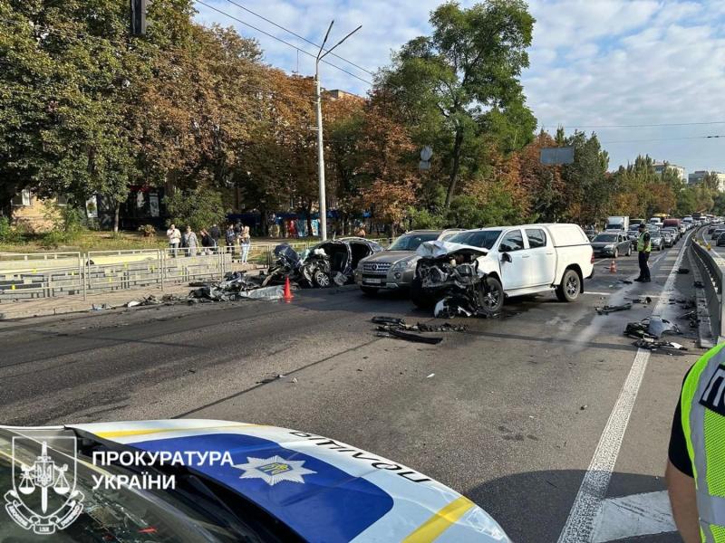 Смертельное ДТП в Киеве: военный служебный автомобиль врезался в полицейских