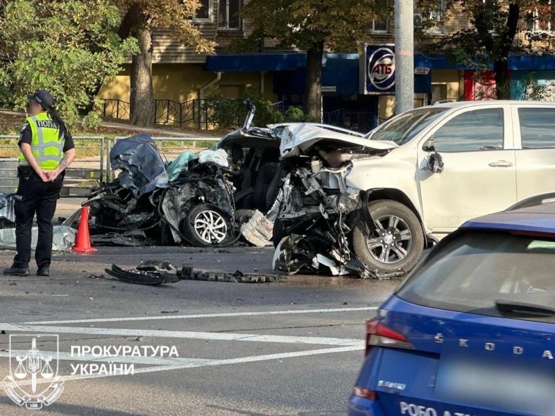 Смертельное ДТП в Киеве: военный служебный автомобиль врезался в полицейских