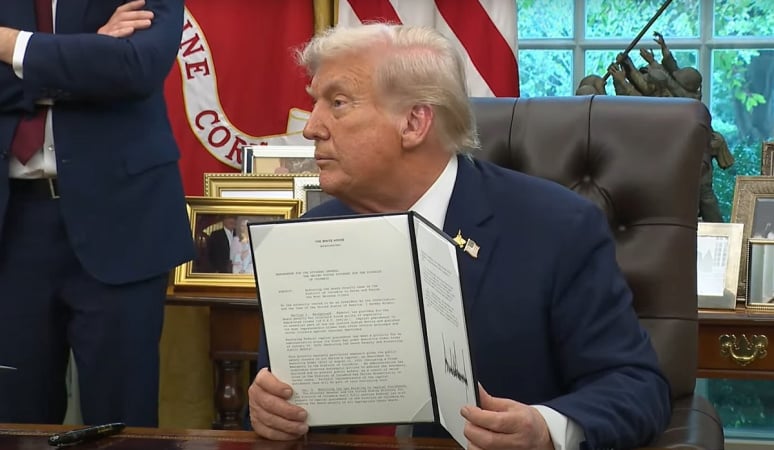 Трамп підписав указ про продаж TikTok консорціуму американських інвесторів
