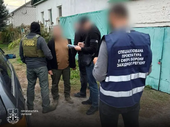 Требовали 5,5 тыс. долларов за перевод военного в тыл: в Хмельницкой области задержаны два пограничника