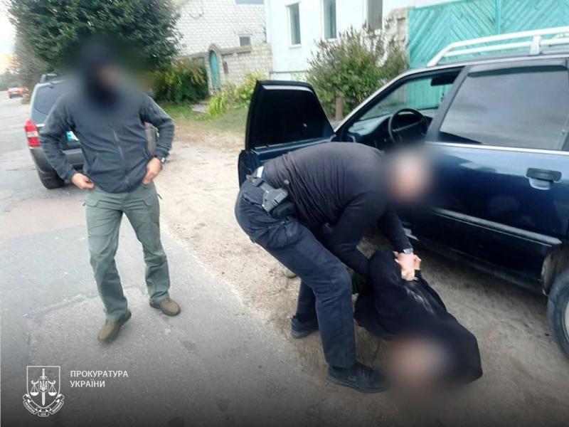 Требовали 5,5 тыс. долларов за перевод военного в тыл: в Хмельницкой области задержаны два пограничника