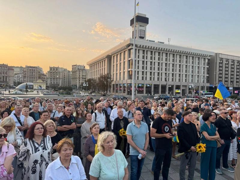 Тысячи украинцев прощаются с Андреем Парубием в Киеве и Львове