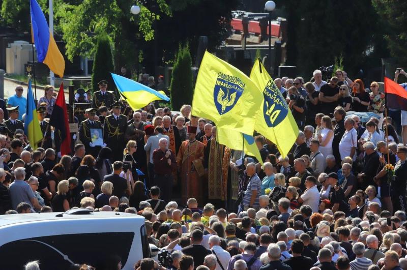 Украина провела в последний путь Андрея Парубия: фото