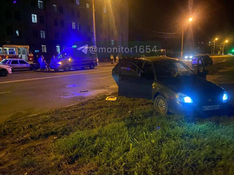 В Харькове столкнулись легковушки: пять человек пострадали, есть задержка трамвая