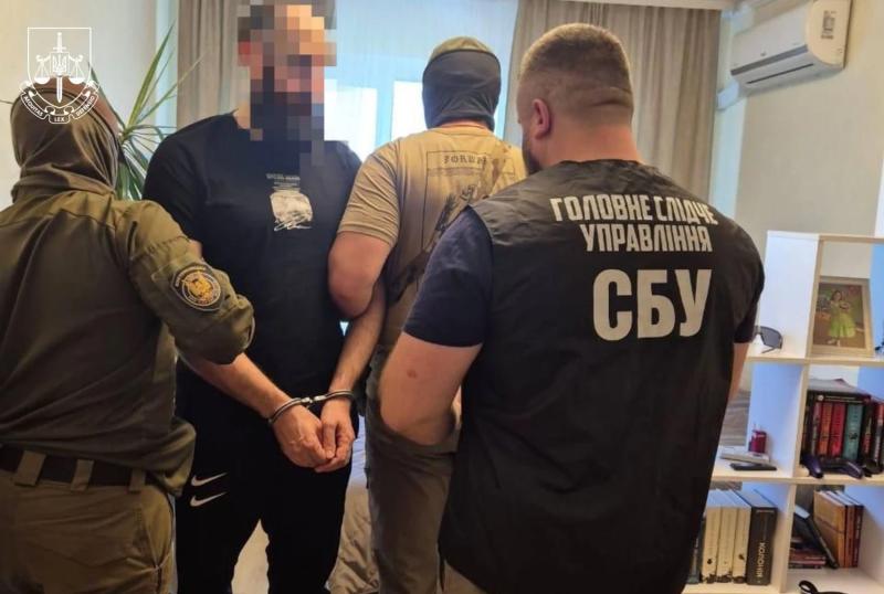 В Киеве фиктивно из мужчин делали "преподавателей", чтобы "забронировать" их: организатор и его сообщники задержаны