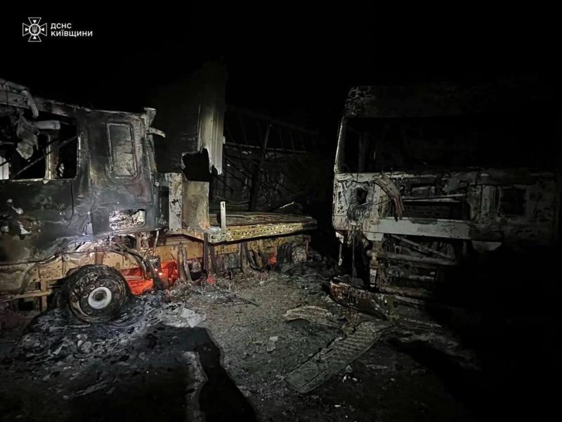 В Киевской области россияне ударили по магазину, фитнес-клубу и промышленному предприятию