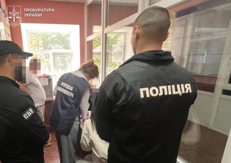 В Кировоградской области разоблачили 18 должностных лиц, подрядчиков и депутатов, которых подозревают в хищении почти 80 миллионов гривен