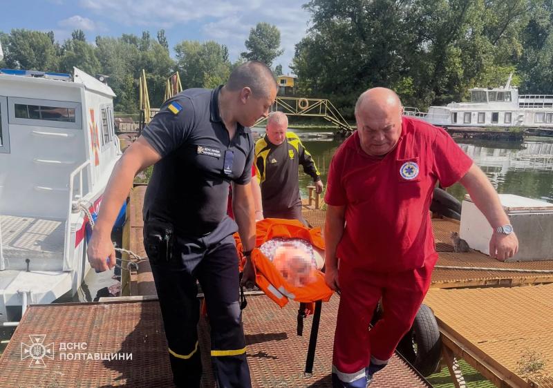 В Кременчуге организована переправа через Днепр после повреждения моста - ГСЧС