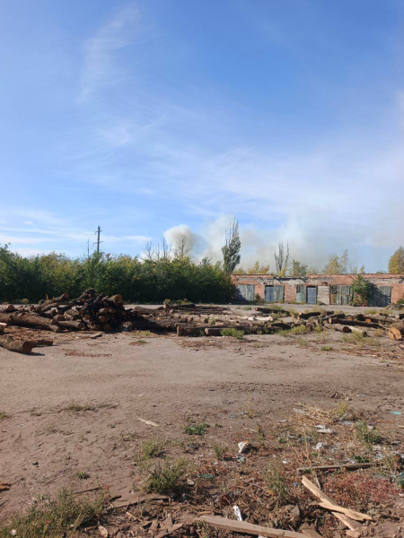 В оккупированном Донецке прогремели взрывы: над городом поднялся столб дыма