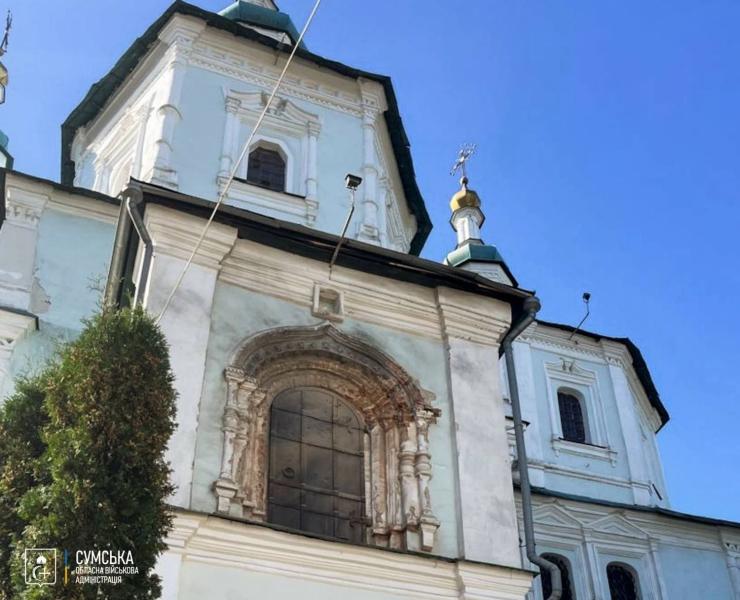 В Сумах российский дрон попал в кафедральный собор - символ города