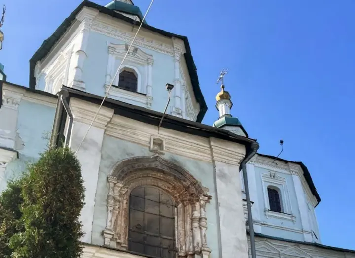 В Сумах российский дрон попал в кафедральный собор - символ города