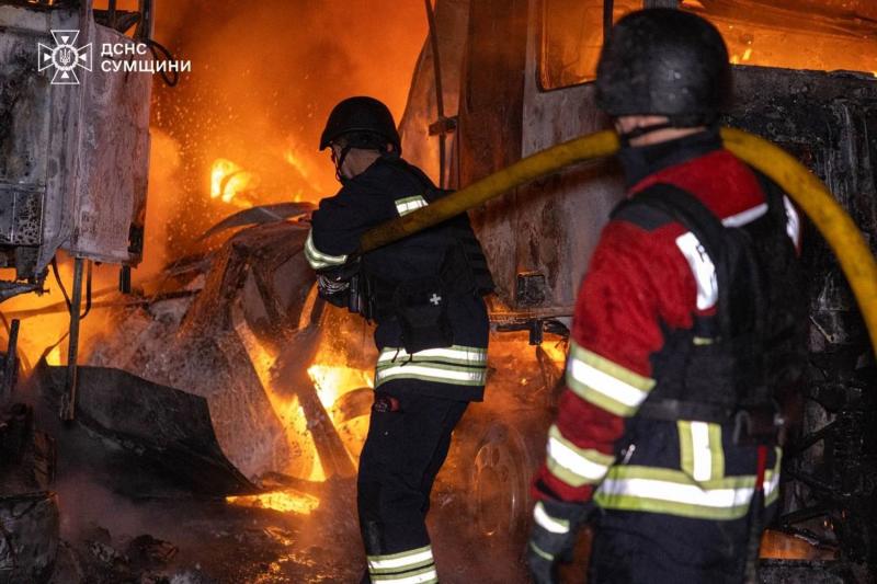 В Сумской области оккупанты атаковали 50 населенных пунктов: масштабный пожар, есть погибший и раненый