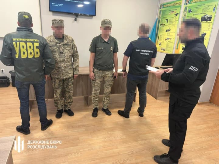 Выпустили за границу по меньшей мере 80 военнообязанных: задержаны пятеро пограничников