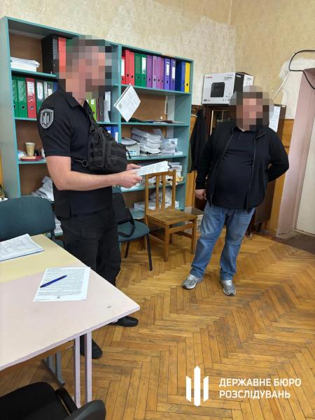 За взятки "переводили" военных из боевых частей в тыл: в Харькове разоблачили должностных лиц ВВК