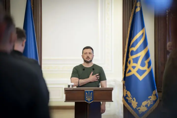 Зеленский поздравил украинских защитников с Днем военной разведки и отметил их государственными наградами