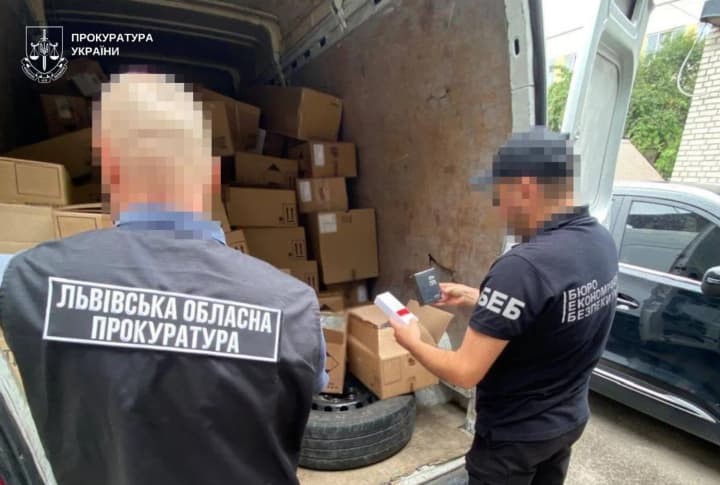 Контрабанда на 17 млн грн: на Львовщине телефоны и парфюмерия перевозились под видом колбасных изделий