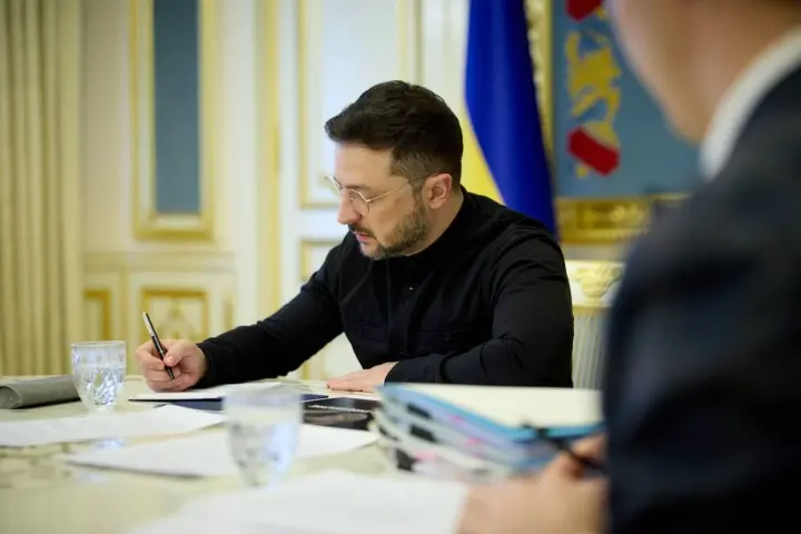Необходимо наложить санкции на 65 ключевых кораблей "теневого флота" россии - Зеленский