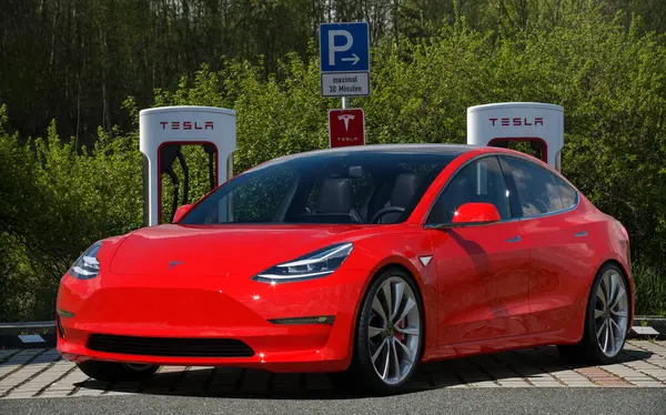 Продажі Tesla в Європі впали на 10,5%, BYD набирає обертів