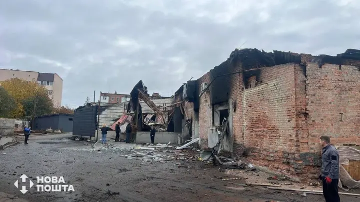 Ракетный удар по Черниговщине: в Нежине повреждено депо "Новой почты", компания гарантирует компенсацию клиентам