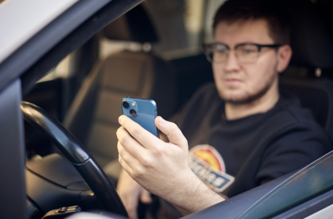 Українці зможуть бронювати номерні знаки за авто в «Дії»