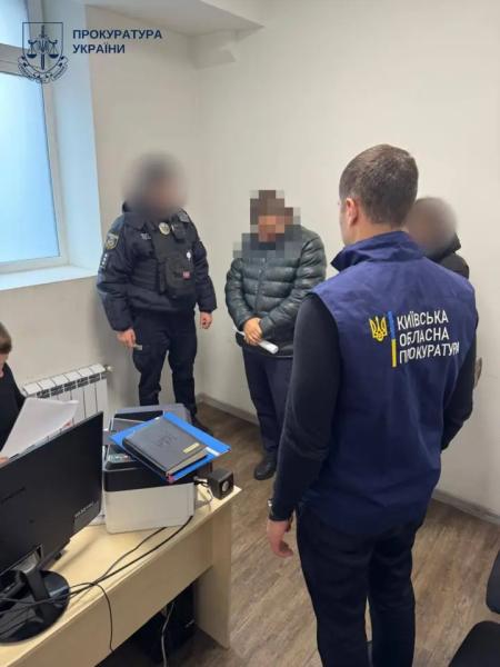 В Киевской области разоблачен полицейский, который требовал 25 тысяч долларов за "крышевание" нелегального бизнеса