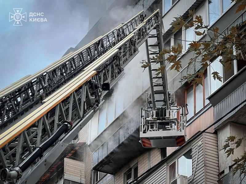 В многоэтажке Киева вспыхнул пожар, спасены 7 человек, среди них 3 ребенка – ГСЧС