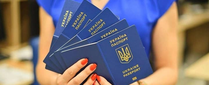 В паспорт-книжечку записи теперь будут вноситься только на государственном языке: Рада одобрила изменения