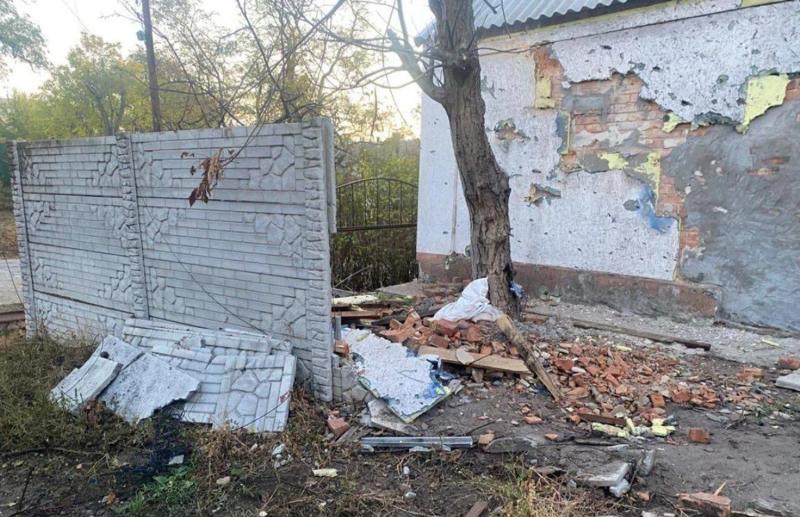 Враг массированно атаковал Днепропетровщину: пострадала женщина, повреждены дома