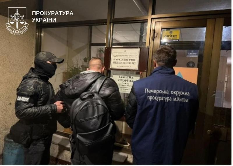 За $1000 признавал водителей трезвыми: врачу-наркологу сообщили о подозрении