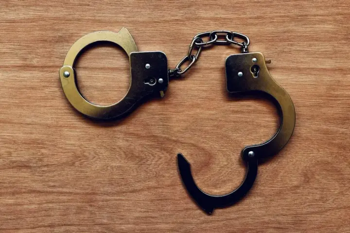 Завладела государственным имуществом незаконным способом: бывшая чиновница Государственной регистрационной службы получила подозрение