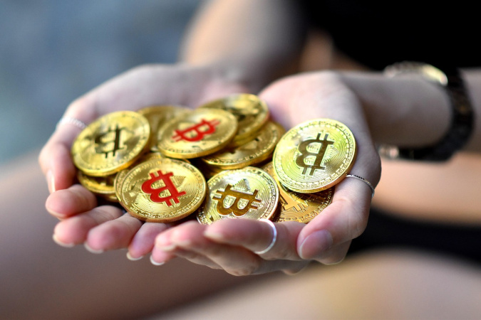 Біткоїн впав нижче $100 000, Ethereum — до $3 100