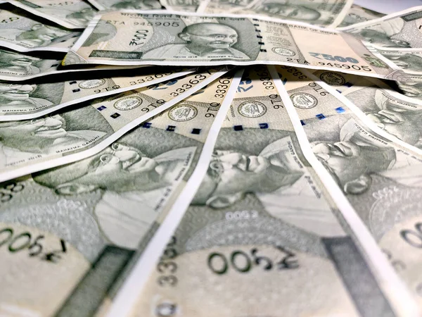 Індійська рупія у 2025 році виявилася найгіршою валютою Азії — Bloomberg