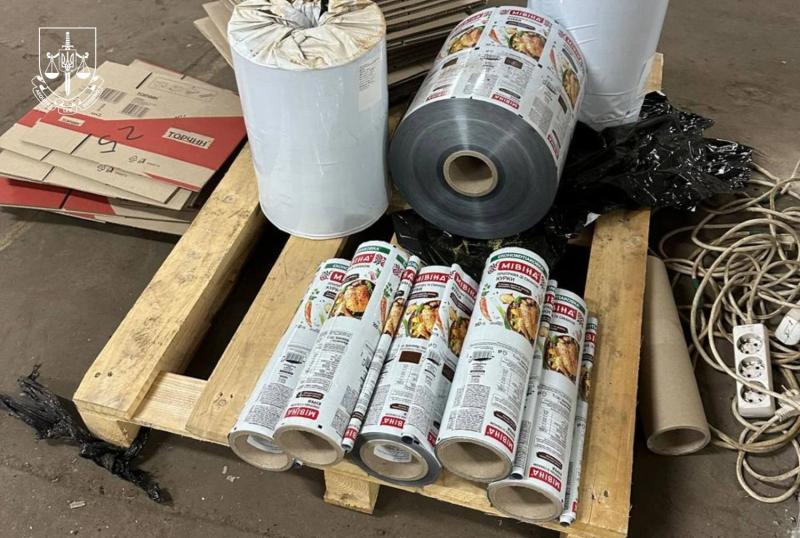 Изготавливали поддельную "Мивину", "Jacobs" и "Nescafe": пятерым организаторам схемы сообщено о подозрении