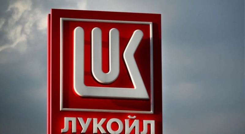 Міжнародна мережа «Лукойлу» дає збій: Санкції паралізували закордонні операції російського гіганта