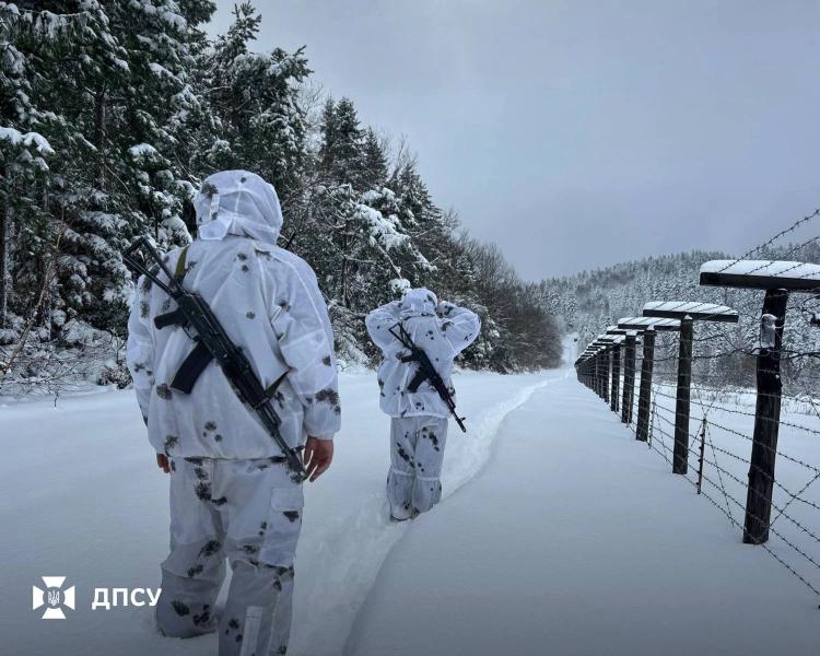 На Львовщине намело до полуметра снега: пограничники показали фото и дали советы туристам