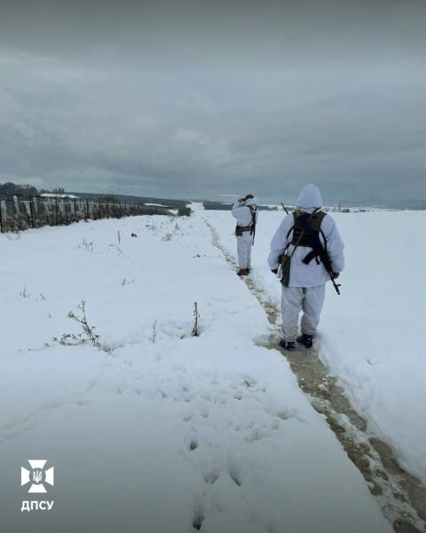 На Львовщине намело до полуметра снега: пограничники показали фото и дали советы туристам