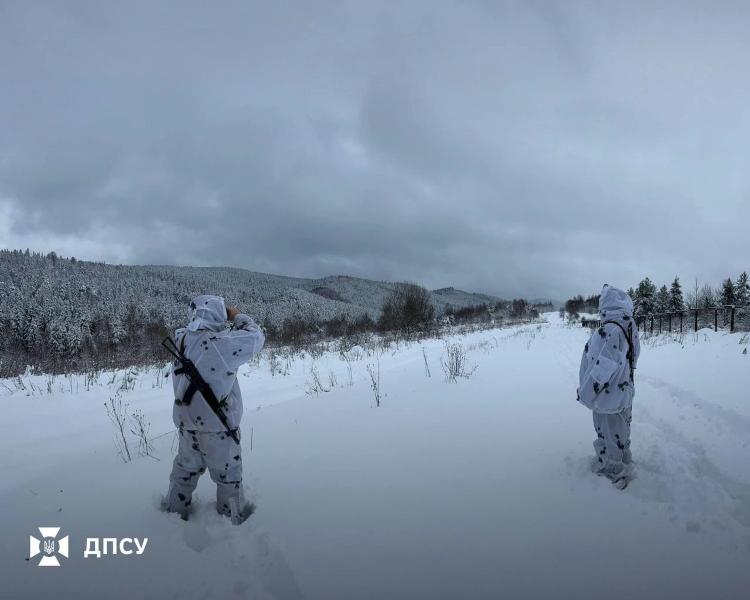 На Львовщине намело до полуметра снега: пограничники показали фото и дали советы туристам