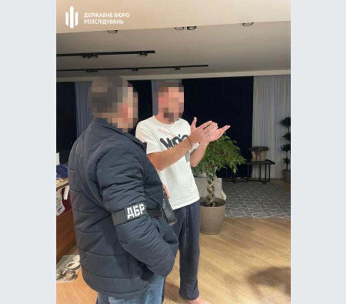 Похитили документы во время осмотра места происшествия: в Киеве полицейские пытались перепродать квартиру умершей женщины