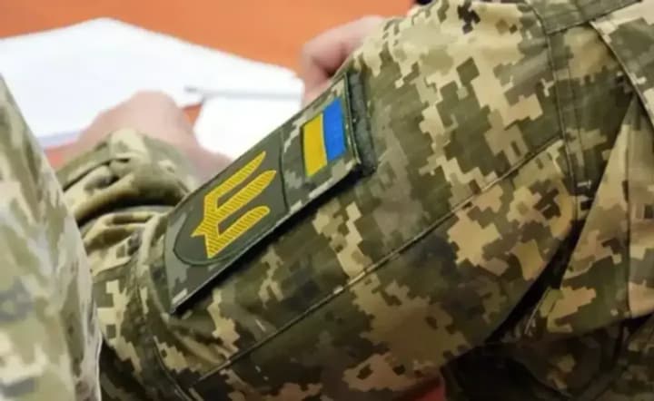 Получил взятку до 20 000 долларов за уклонение от мобилизации: в Винницкой области работника ТЦК приговорили к двум годам дисбата