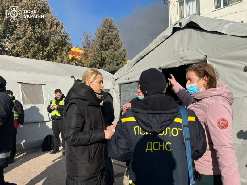 Последствия террора РФ: в Тернополе число жертв растет, среди них дети, во Львове уничтожена "Укрпошта"