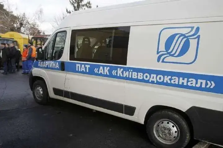 Прорыв трубопровода на Печерском спуске в Киеве: утечка воды локализована, продолжаются работы по ликвидации повреждения
