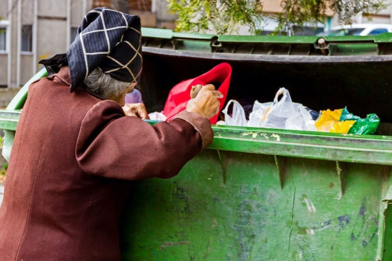 Россияне начали беднеть по-настоящему: экономика трещит под тяжестью войны