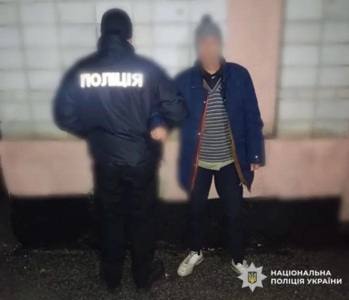 В Белой Церкви мужчина повредил флажки в память о павших воинах: его задержала полиция