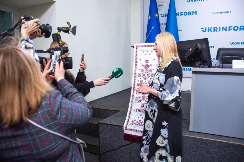 В Украине презентовали уникальный гастрономический рушник "ЭНЕИДА"