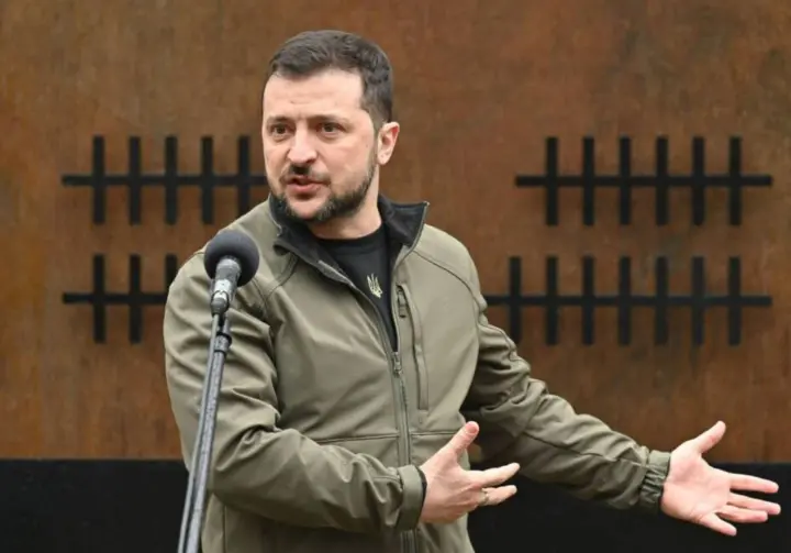 Зеленский наградил военных за эвакуацию бойца, 33 дня находившегося в окружении врага