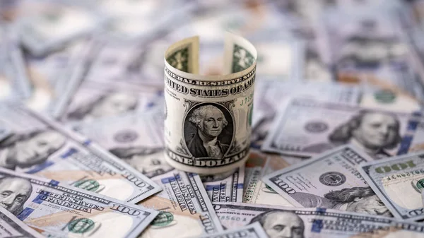 Частка долара США у міжнародних розрахунках зросла у листопаді
