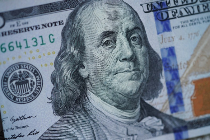 Долар США залишається головною резервною валютою центробанків з обсягом $6,6 трлн