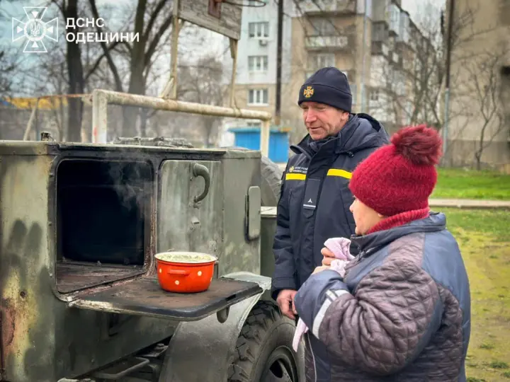 Как Одесса неделю живет без света: спасатели показали фото