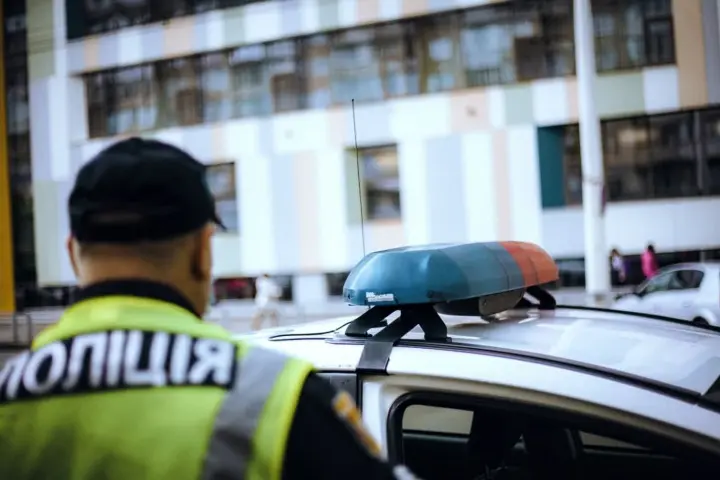 Мужчина ранил ножом двух военных ТЦК в Днепре: для его задержания открывали огонь в воздух