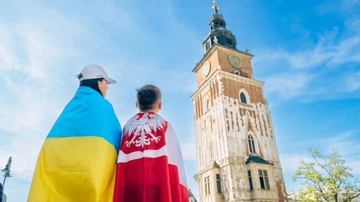 "Научите свою дочь говорить по-польски": отношение к украинцам в Польше ухудшается - The Guardian